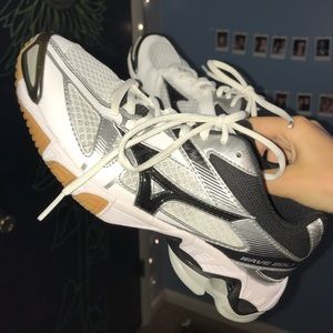 Volleyball Shoes (Mizuno Wave Bolt 4)
